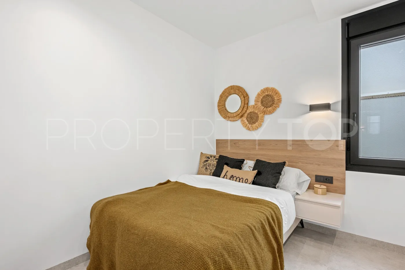 Buy villa in Rioja with 3 bedrooms