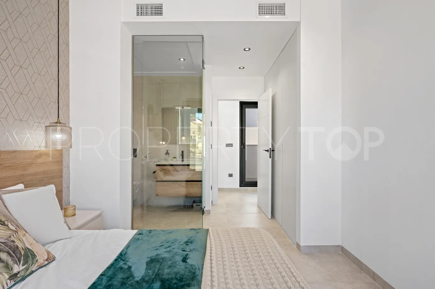 Buy villa in Rioja with 3 bedrooms