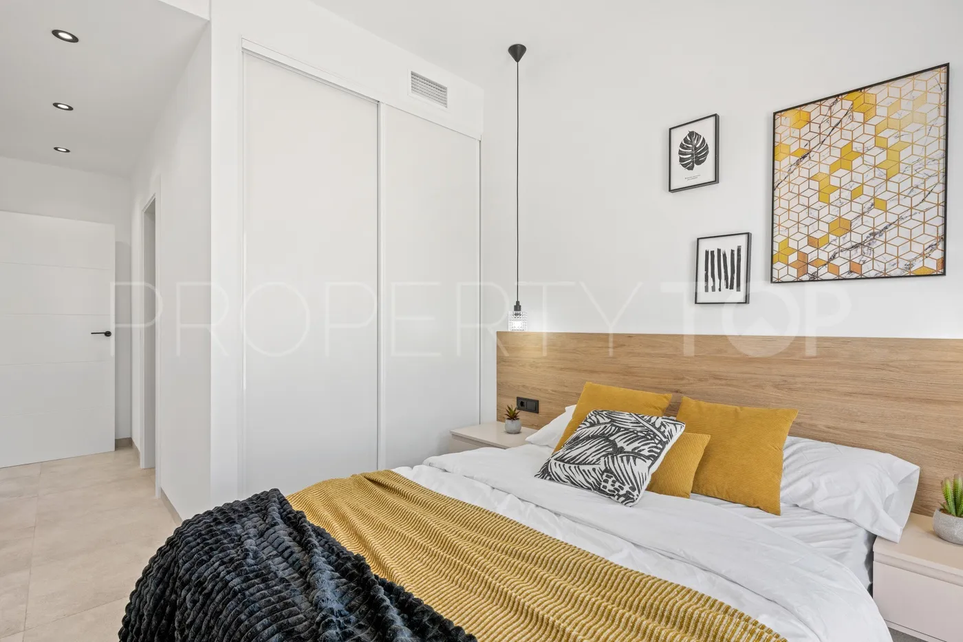 Buy villa in Rioja with 3 bedrooms