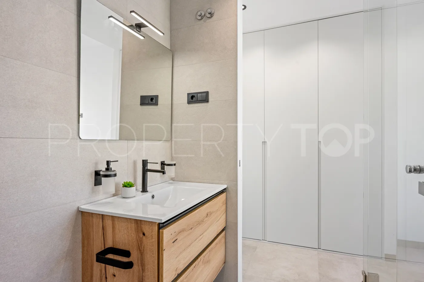 Buy villa in Rioja with 3 bedrooms