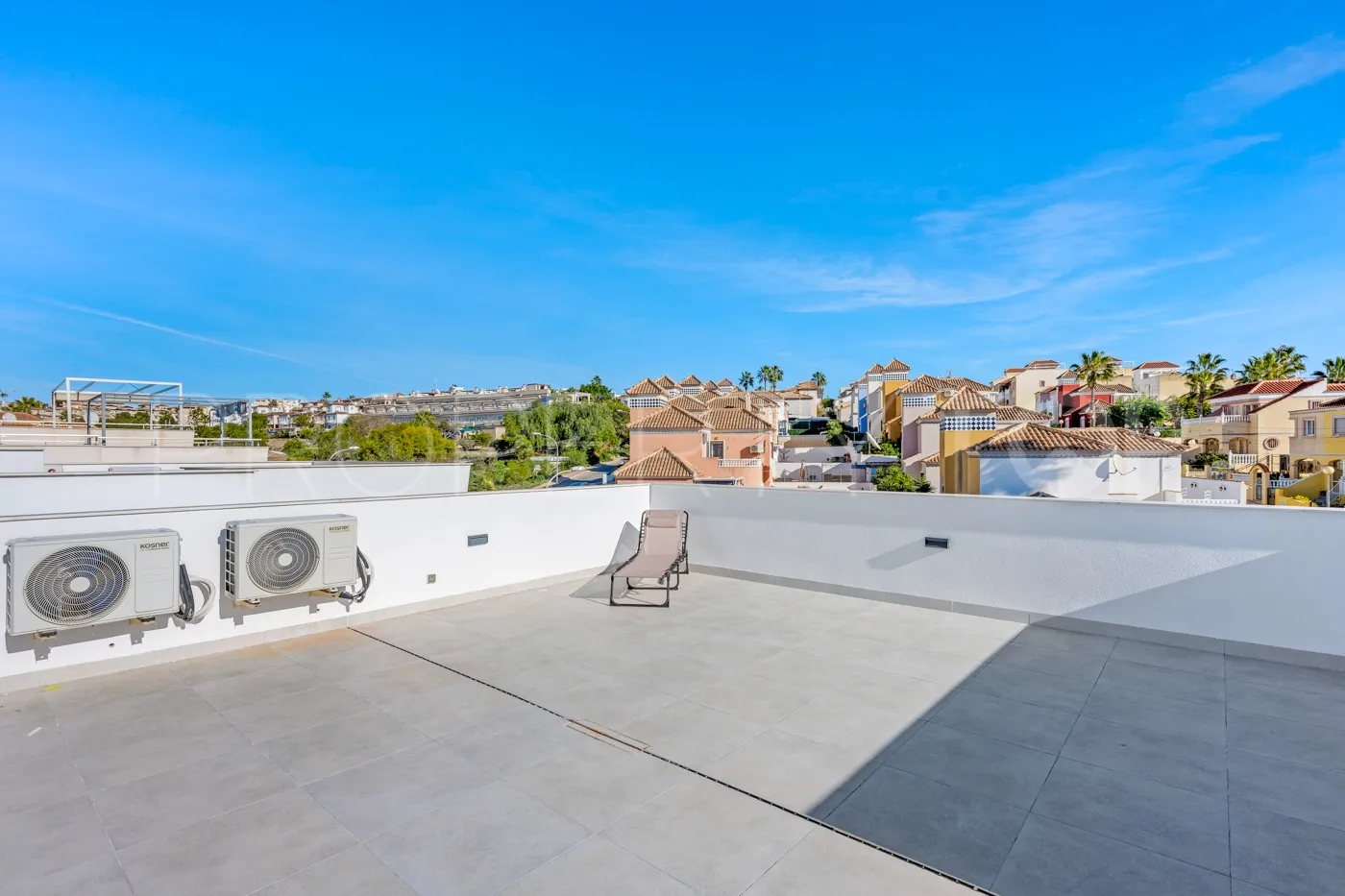 Buy villa in Rioja with 3 bedrooms