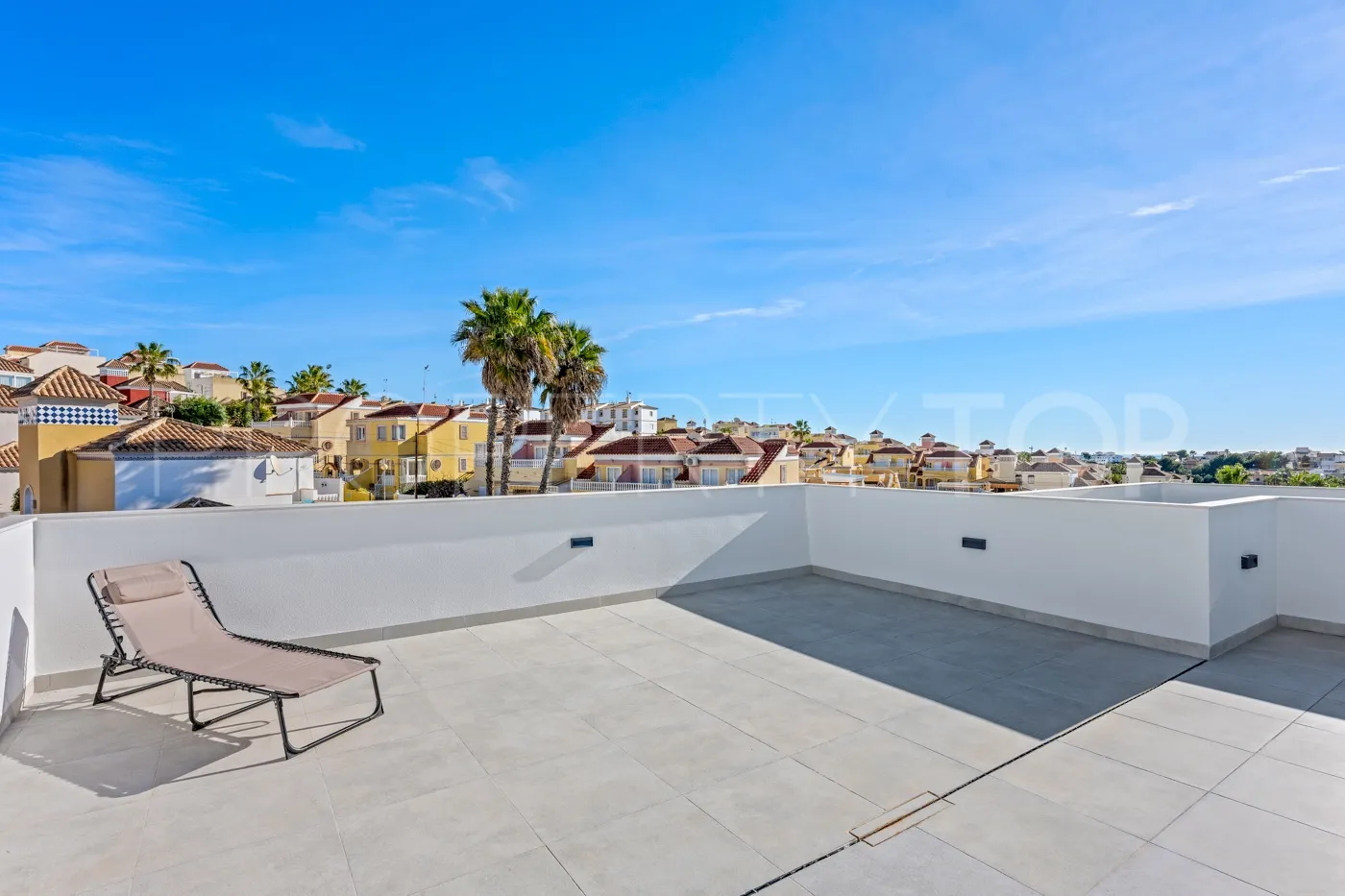 Buy villa in Rioja with 3 bedrooms