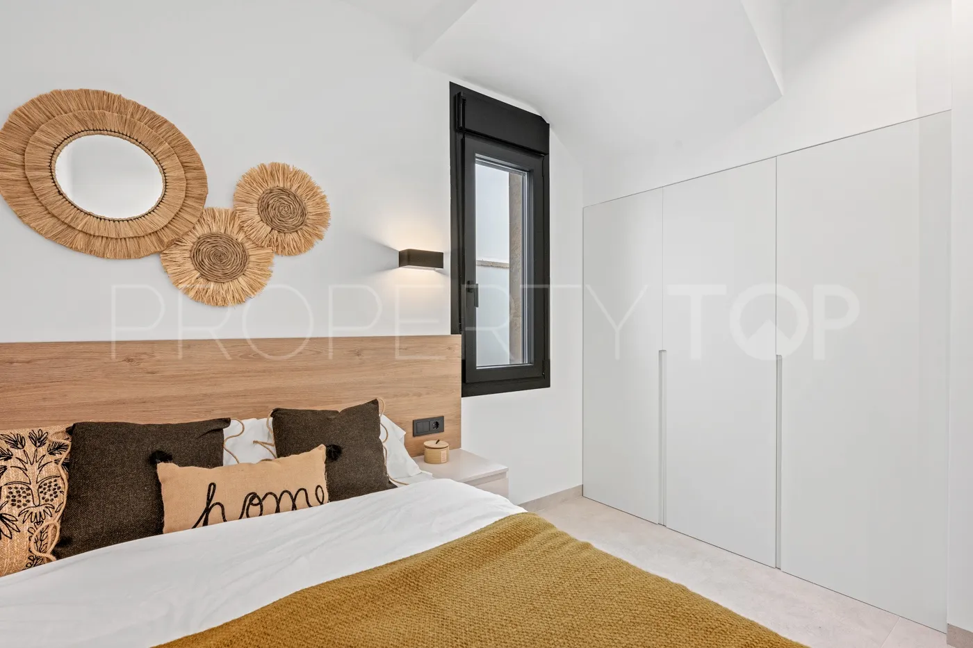 Buy villa in Rioja with 3 bedrooms