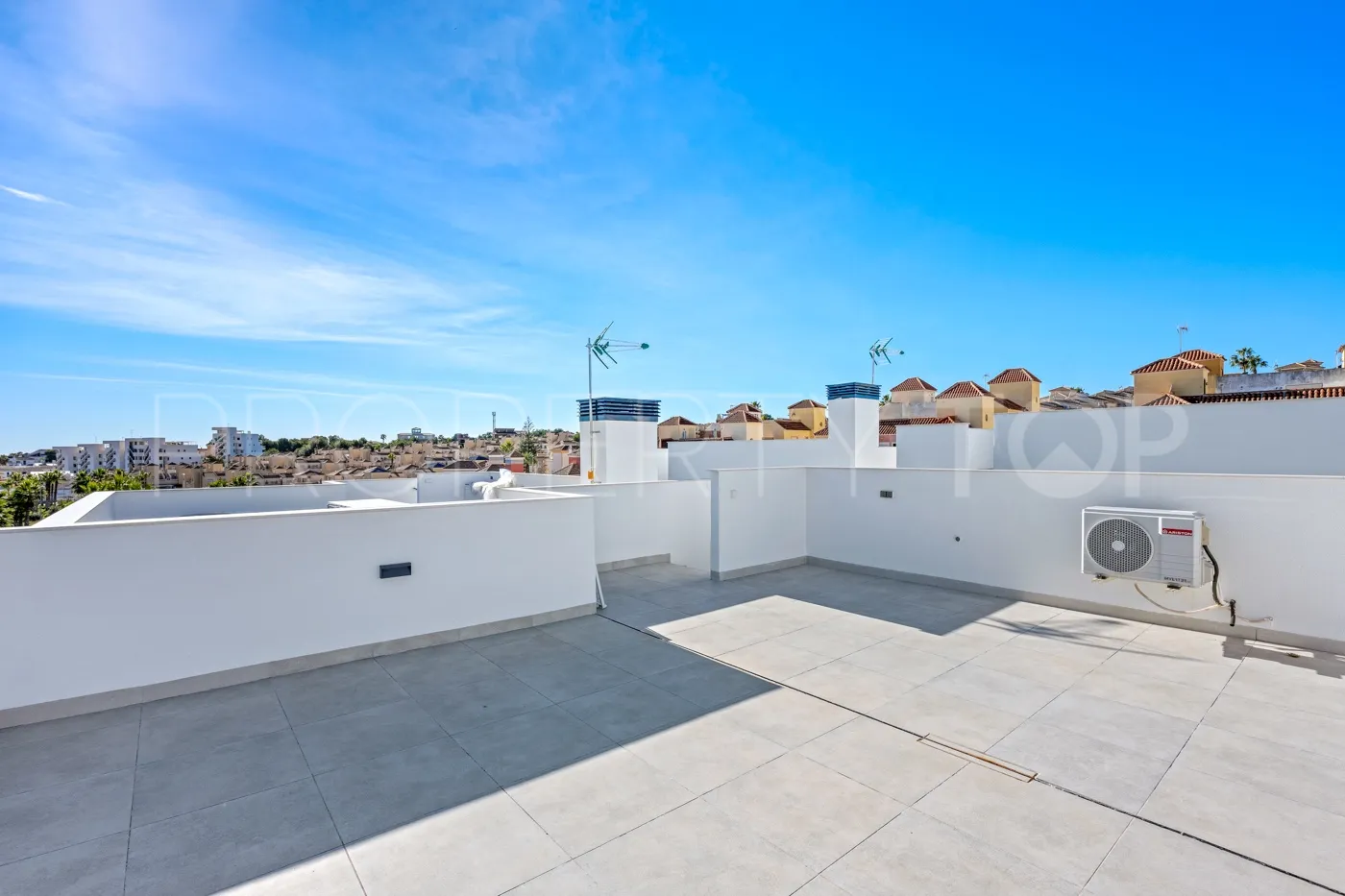 Buy villa in Rioja with 3 bedrooms