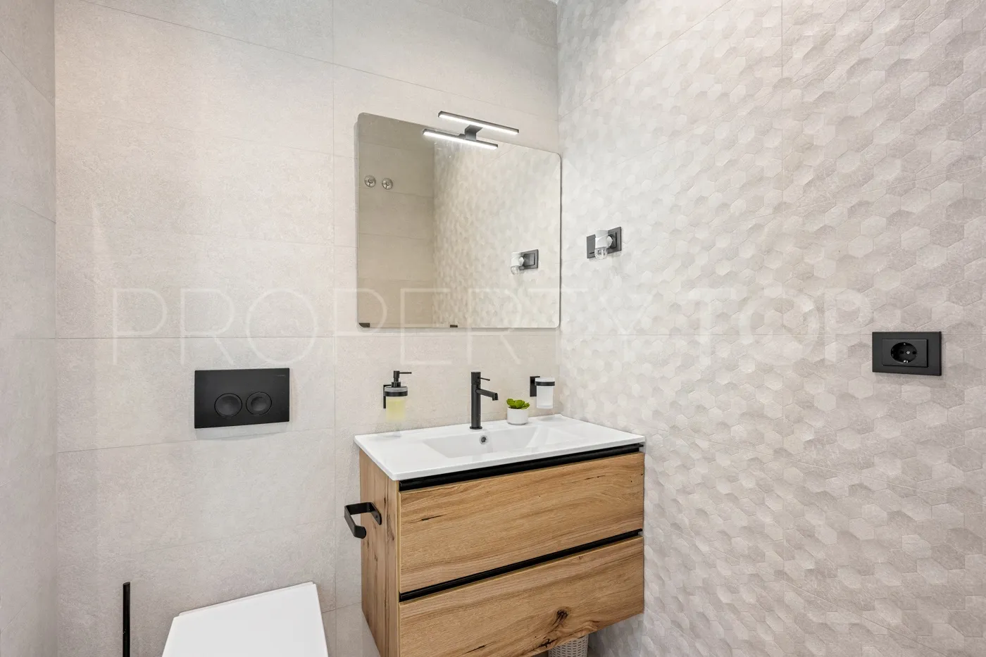Buy villa in Rioja with 3 bedrooms
