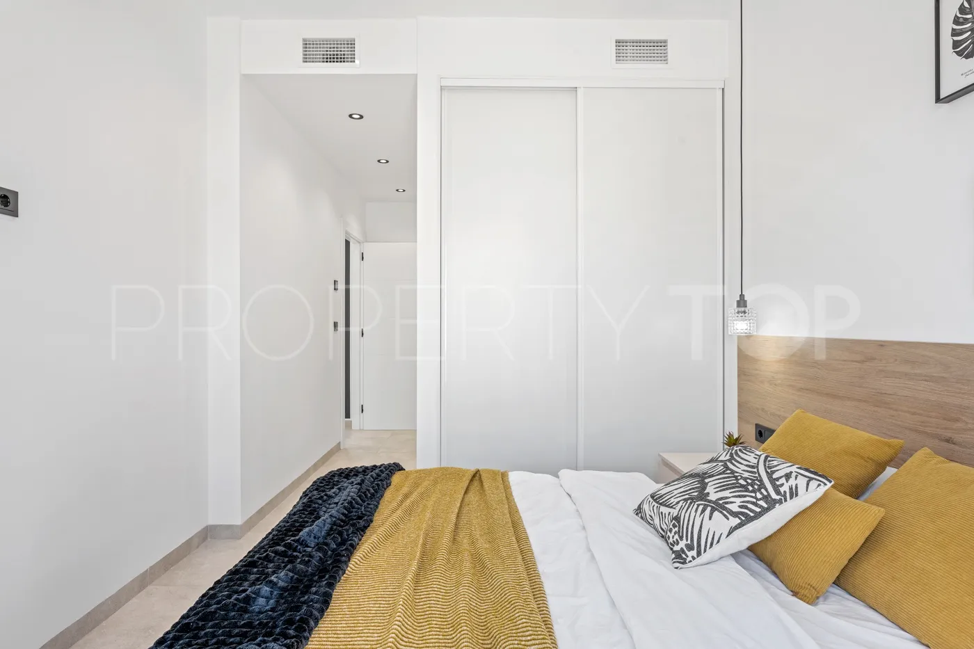 Buy villa in Rioja with 3 bedrooms