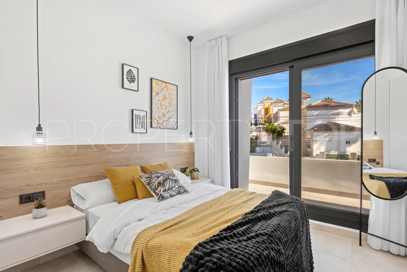 Buy villa in Rioja with 3 bedrooms