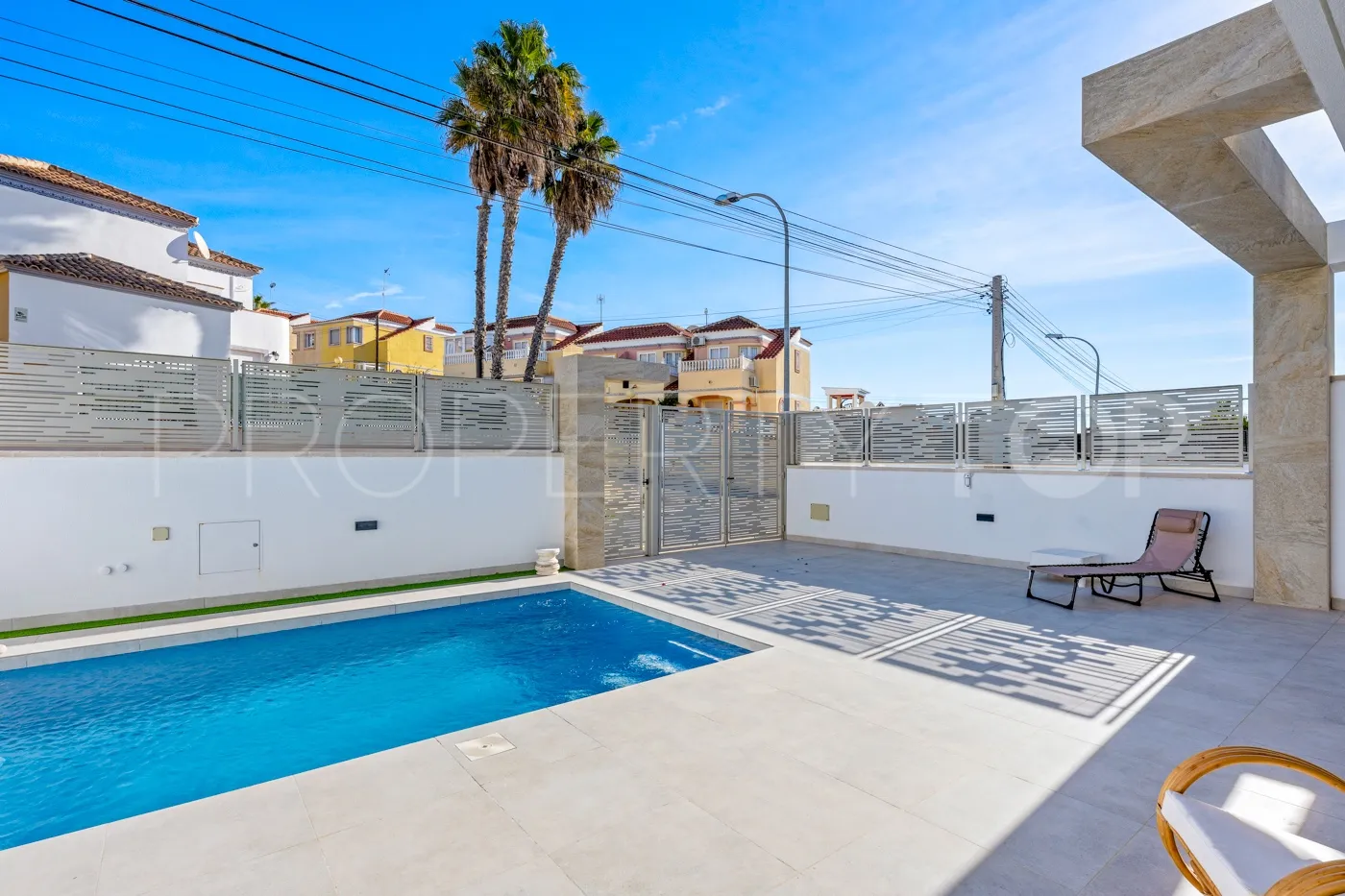 Buy villa in Rioja with 3 bedrooms