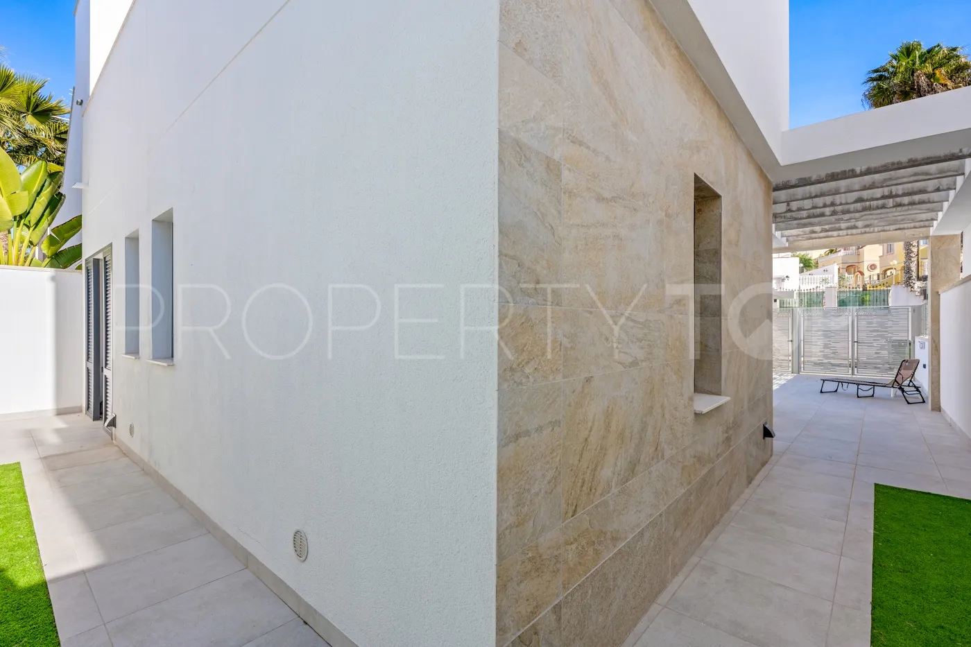 Buy villa in Rioja with 3 bedrooms