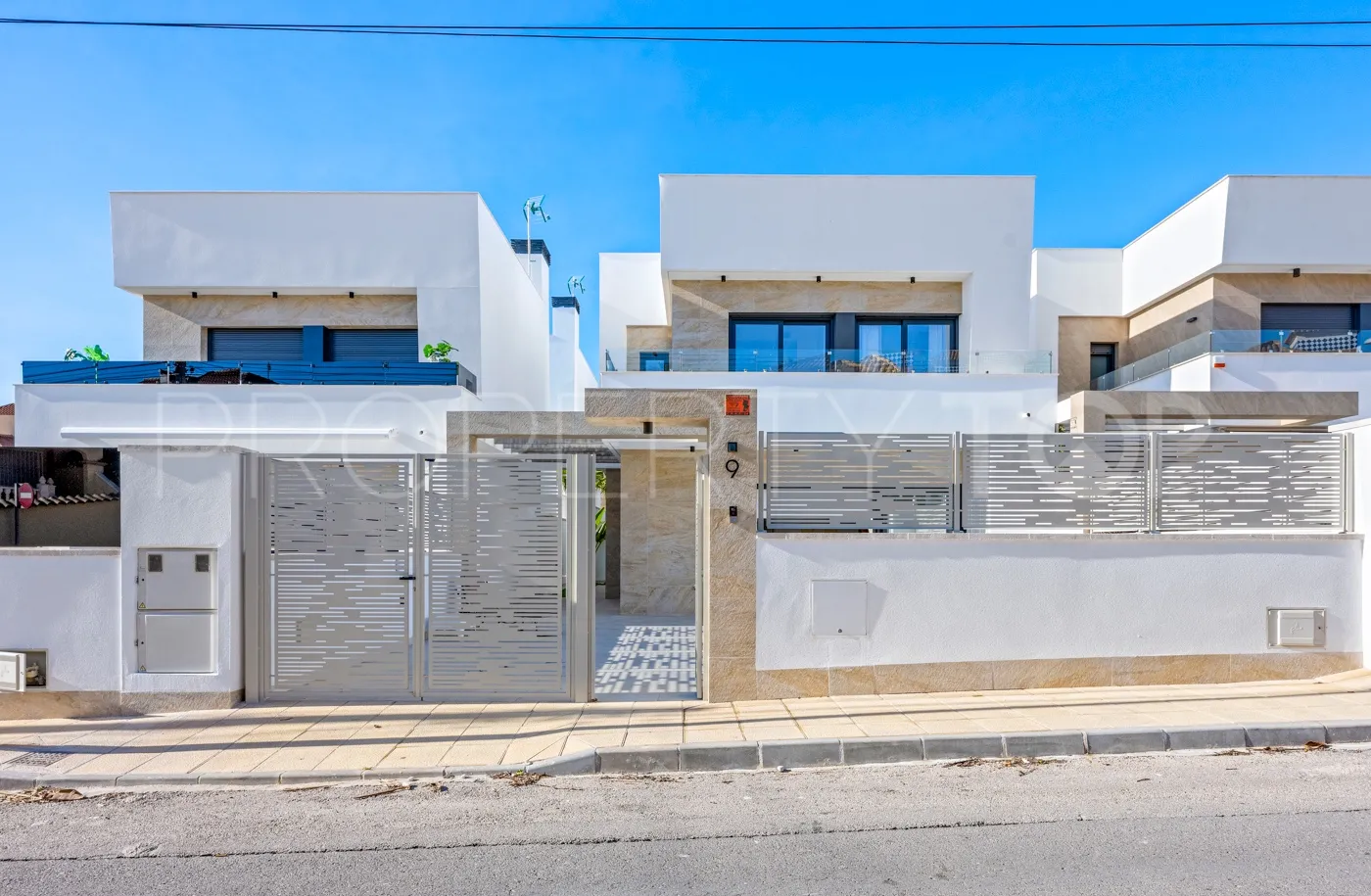Buy villa in Rioja with 3 bedrooms