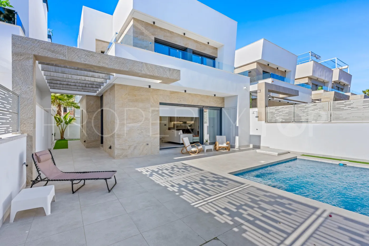 Buy villa in Rioja with 3 bedrooms