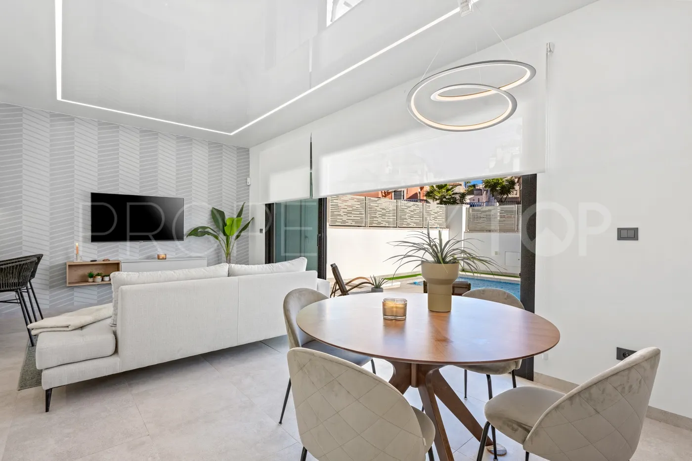Buy villa in Rioja with 3 bedrooms