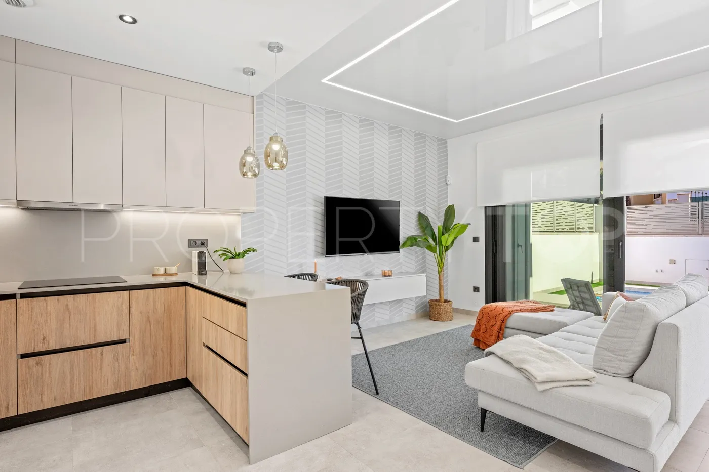 Buy villa in Rioja with 3 bedrooms
