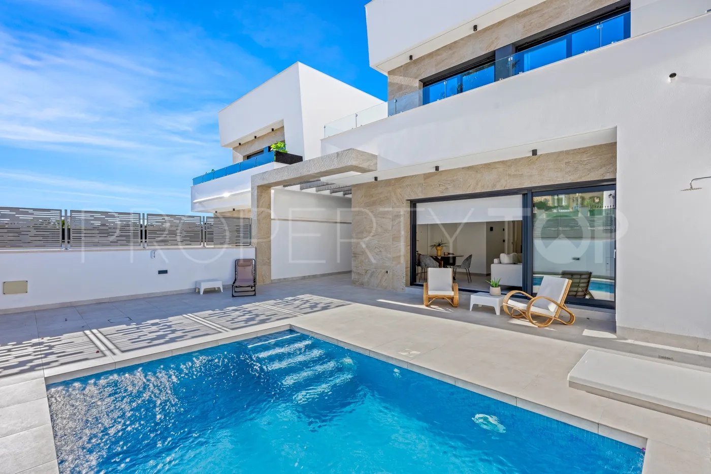 Buy villa in Rioja with 3 bedrooms