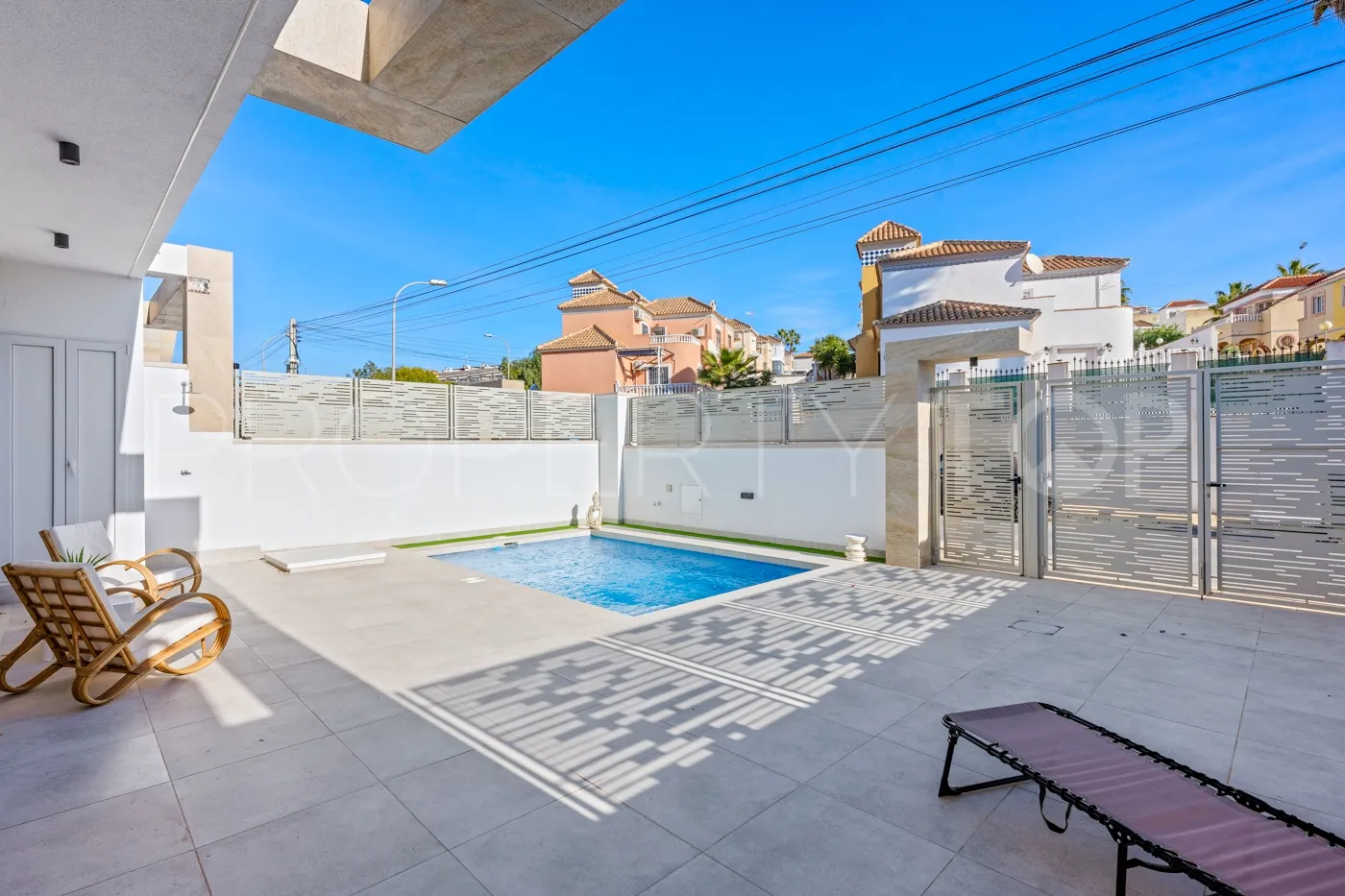 Buy villa in Rioja with 3 bedrooms