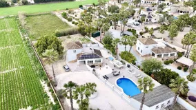 Villa a la venta en Catral