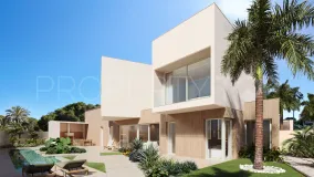 Villa en venta en Villamartin con 4 dormitorios