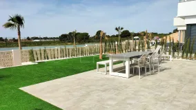 Comprar villa en Pilar de la Horadada de 3 dormitorios