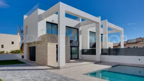 For sale Torrevieja town house with 4 bedrooms