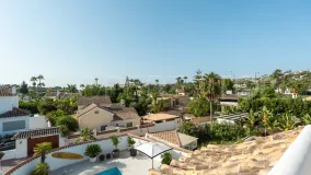 Buy 5 bedrooms villa in Parcelas del Golf