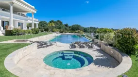 Villa con 5 dormitorios en venta en Zona L