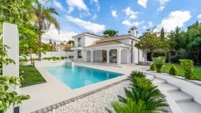 Buy villa with 4 bedrooms in Alhambra del Sol