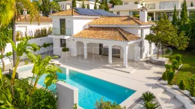 Buy villa with 4 bedrooms in Alhambra del Sol