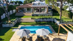 Villa en venta de 4 dormitorios en Altos de Elviria