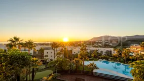Apartamento de 2 dormitorios en venta en Benahavis