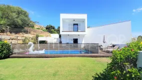 Villa en venta en Torreguadiaro con 5 dormitorios