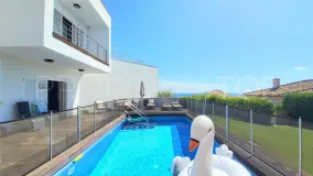 Villa en venta en Torreguadiaro con 5 dormitorios