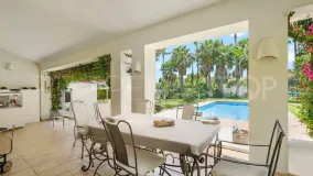 Chalet en venta con 4 dormitorios en Zona F