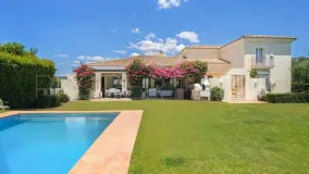 Chalet en venta con 4 dormitorios en Zona F