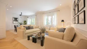 Buy flat with 3 bedrooms in Castellana