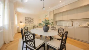 Buy flat with 3 bedrooms in Castellana