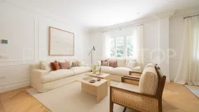Buy flat with 3 bedrooms in Castellana