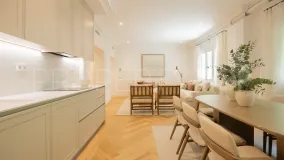 Buy flat with 3 bedrooms in Castellana