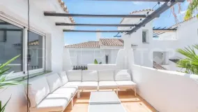 Ático con 1 dormitorio a la venta en Los Naranjos de Marbella