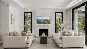Buy villa in Nueva Andalucia with 6 bedrooms