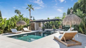Buy villa in Nueva Andalucia with 6 bedrooms