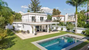 Villa en venta de 4 dormitorios en Nueva Andalucia