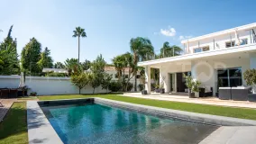 Villa en venta de 4 dormitorios en Nueva Andalucia