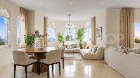 Duplex penthouse with 3 bedrooms for sale in Marbella Golden Mile