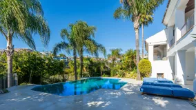 5 bedrooms villa in El Paraiso for sale