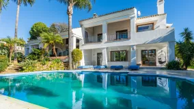 5 bedrooms villa in El Paraiso for sale
