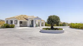 Villa for sale in Casares
