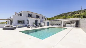 Villa for sale in Casares