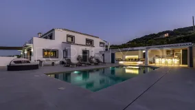 Villa for sale in Casares
