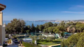 Buy chalet in Estepona