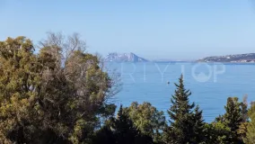 Buy chalet in Estepona